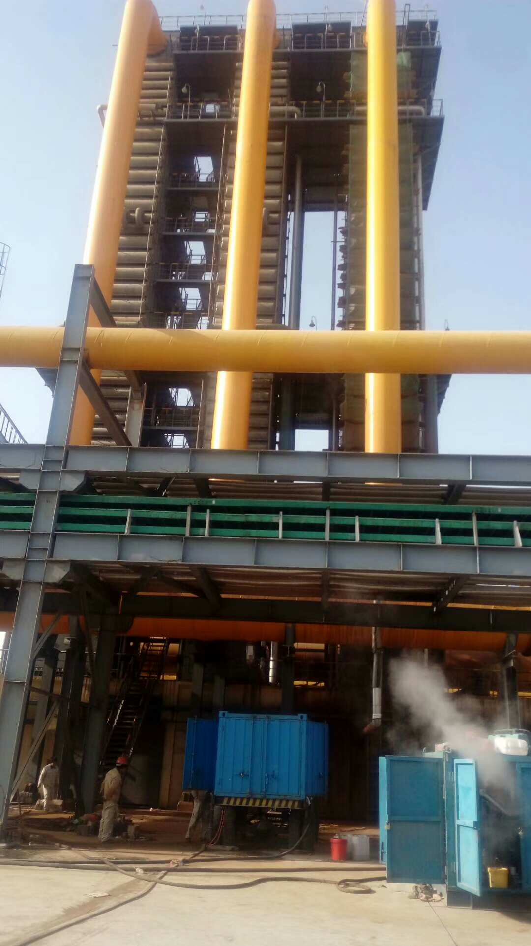 1. 化工行业清洗: 换热器清洗、冷凝器清洗、加热器清洗、再沸器清洗、反应器(塔、釜)清洗、循环冷却水系统清洗、锅炉清洗、 吸收器(塔)清洗、合成塔清洗、工艺管道清洗、贮罐清洗、空压机清洗、油系统清洗等。 2. 电力行业清洗 : 凝汽器清洗、冷油器清洗、油系统清洗、空气预热器清洗、脱硫设备烟气 烟气加热器 ( 即 : 烟气换热器 GGH)清洗 、电除尘器清洗、排灰管清洗、汽轮机清洗、反渗透膜清洗。 3.