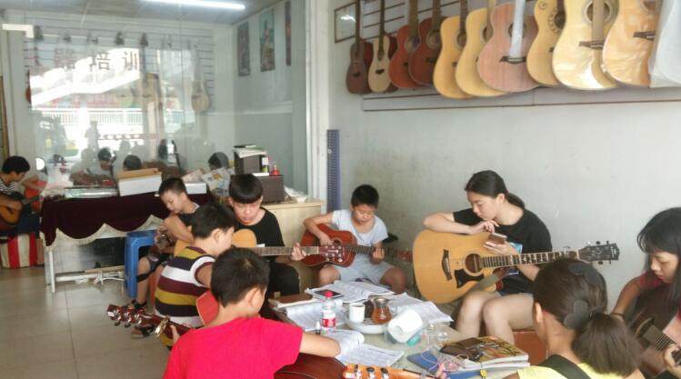 41寸缺角民谣吉他，初学者的民谣吉他，东莞有吉他卖，虎门琴行