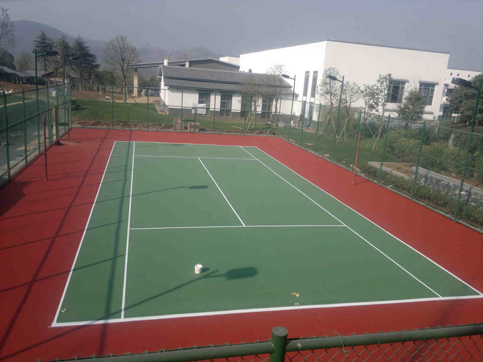 供应佛山篮球场网球场羽毛球场运动场地翻新改造工程