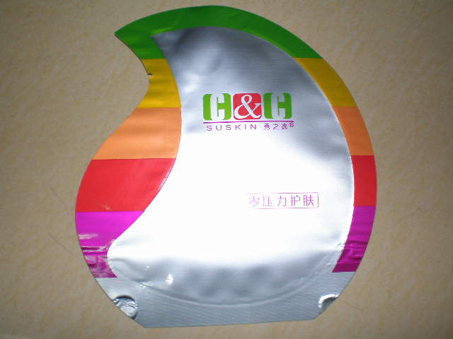 供应东莞，广州，深圳护肤液带嘴异型铝箔复合袋，彩印复合袋