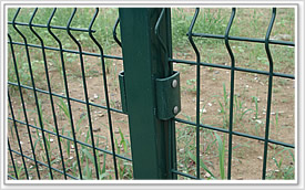 供应高速公路护栏网，双边形护栏网，框架护栏网，铁艺护栏网，框架护栏网生产，果园护栏网