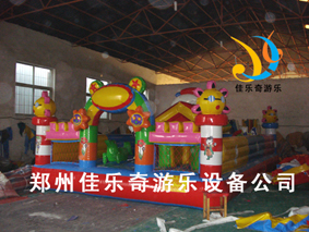 供应郑州儿童大型充气玩具厂家湖北40平方充气喜羊羊城堡价格