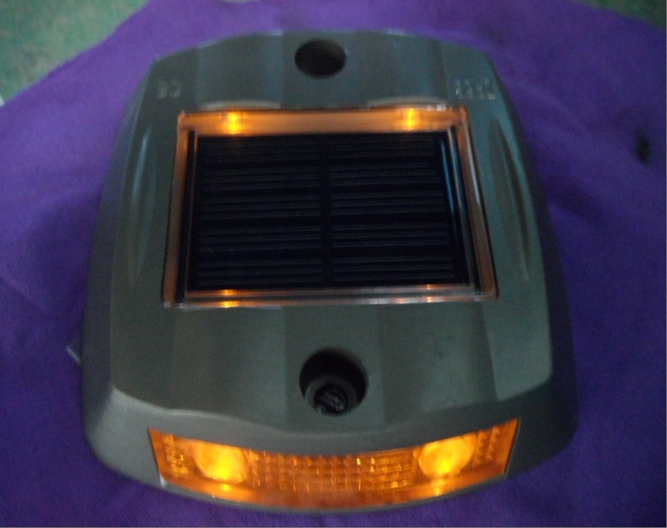 特价太阳能led道钉灯 太阳能突起路标 QH-01D 警示效果明显长期供应 太阳能道钉灯 太阳能路锥灯品质**