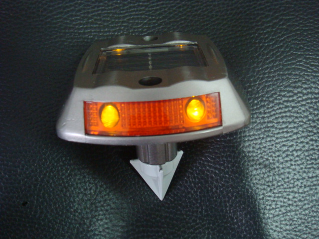 批量生产优质太阳能LED突起路标灯 路锥灯 太阳能道钉灯 节能灯 QH-02D