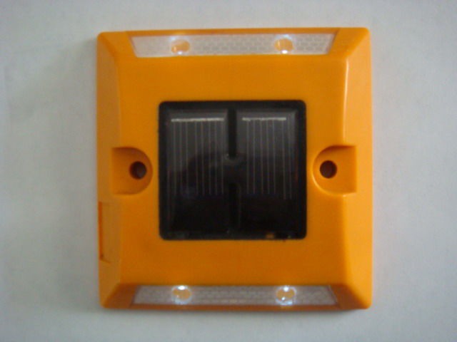 供应太阳能道钉灯QH-05D