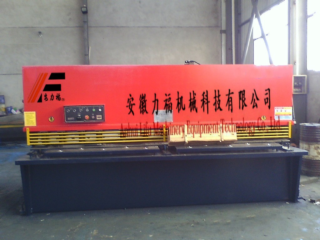 供应安徽QC12Y-16×2500液压数显双缸摆式剪板机