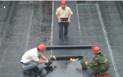 房子屋顶去年做的防水现在漏了 该怎么维修 北京众泰瑞达防水公司专业维修房屋漏水堵漏施工