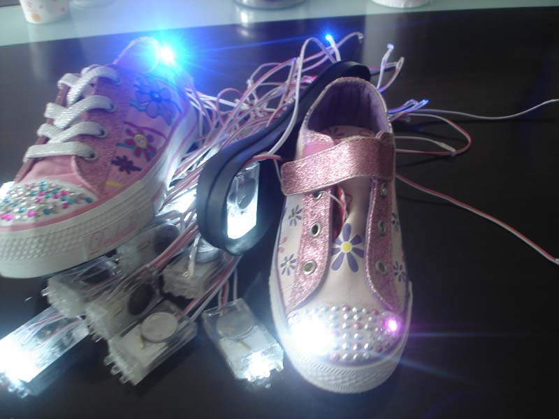供应闪光LED鞋灯