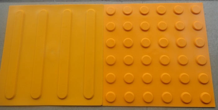 供应橡胶盲道砖可以使用多久，使用什么胶水施工 价格一片