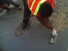 混凝土缺陷处理 地面起砂怎么办 混凝土修补施工方案 水泥路面受冻怎么处理 水泥地面加固 混凝土起灰