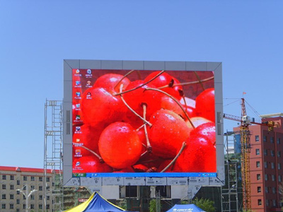 烟台广场大型立柱广告屏，动画视频大屏幕循环播放