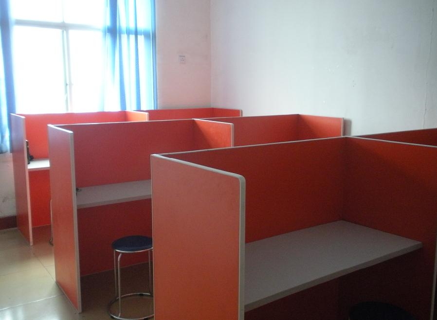 供应一对一培训桌椅 办公家具厂定做各种办公家具和学校家具