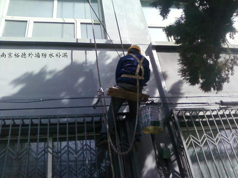 瓷片外墙漏水，怎么维修才不影响美观 南京裕德外墙防水公司