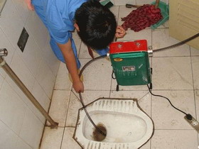 白云永泰童泰同和疏通厕所清理化粪池污水排水管安装