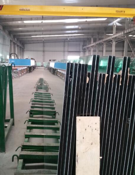 河南钢化玻璃厂生产15毫米19毫米吊挂钢化玻璃