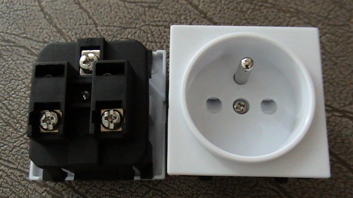 供应法式储能电源插座RF-02/法标逆变器插座 法规插座E-08