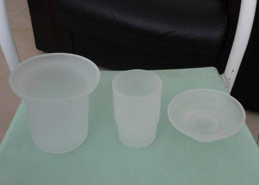 供应玻璃皂碟，玻璃马桶杯，玻璃漱口杯