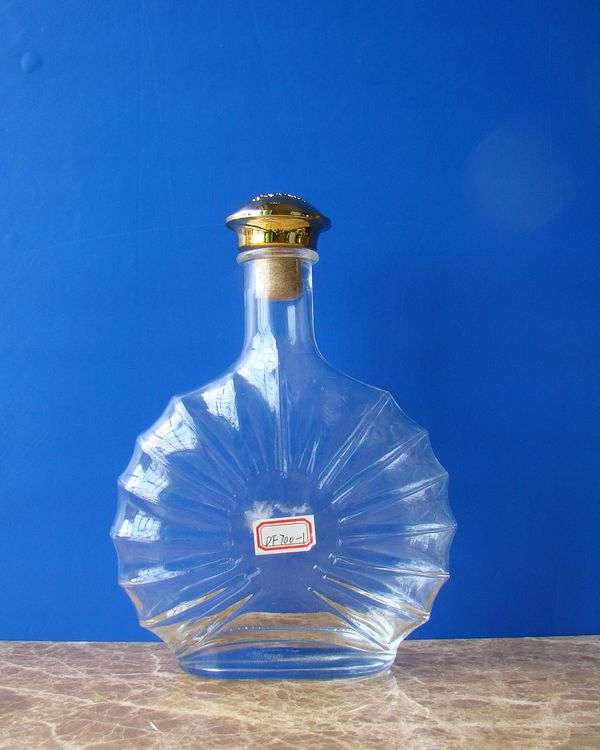 供应玻璃酒瓶，玻璃威士忌酒瓶，玻璃黄酒瓶