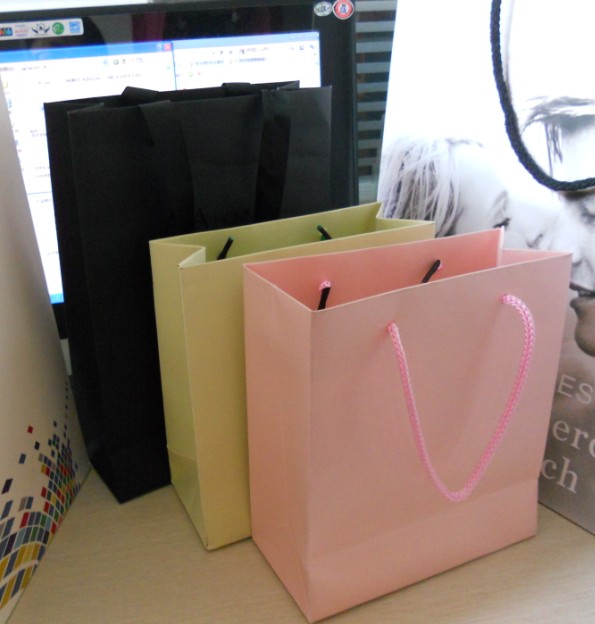 广州越秀区礼品纸袋，手提纸袋子，纸袋生产厂家