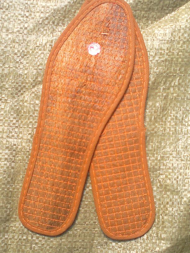供应四川棕鞋垫厂家较新制作精品方格单面山棕丝鞋垫较低价格批发