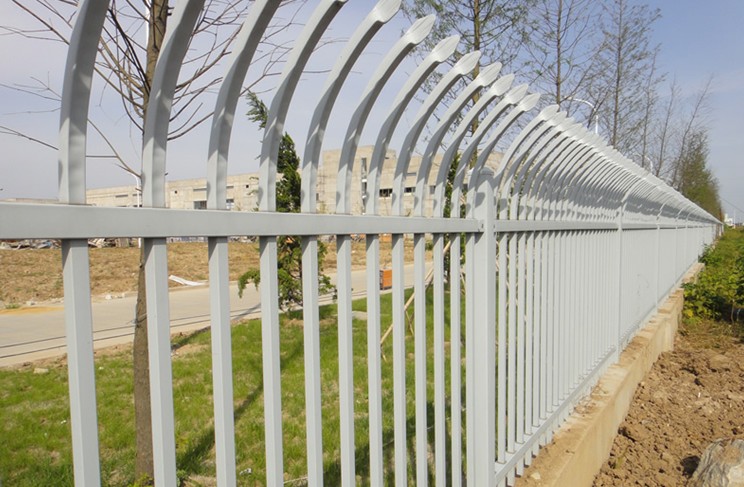 锌钢围栏厂家价格批发，围墙栏杆按什么算钱，热镀锌栅栏价格