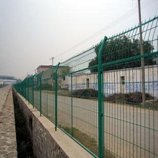 安平护栏网厂家可以选择雄轩铁丝护栏网