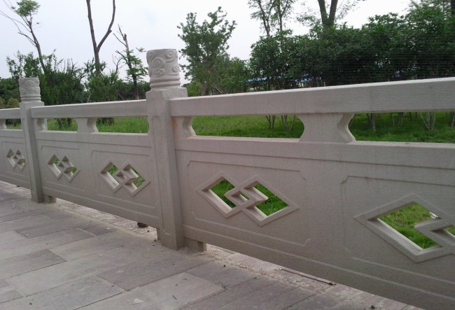广西宜州河池水泥河道栏杆、仿石栏板、铸造石栏杆、复合式栏杆厂家
