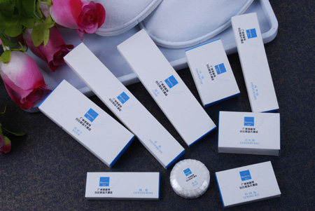 白色蓝标卡盒酒店一次性用品套装