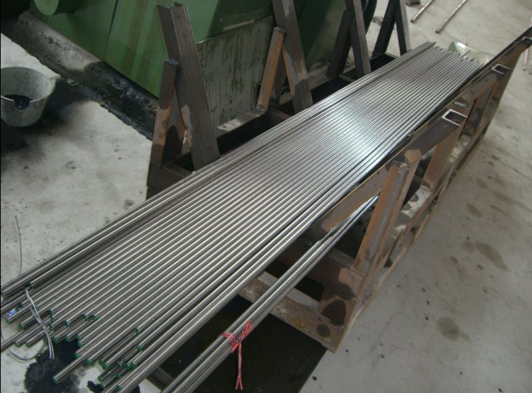 不锈钢拉丝板，316L不锈钢光亮棒，精密拉丝棒，宝钢厂家供应