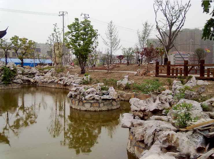 供应园林假山石 太湖石假山 自然景观石 水冲石 黄石 驳岸石 园林置石