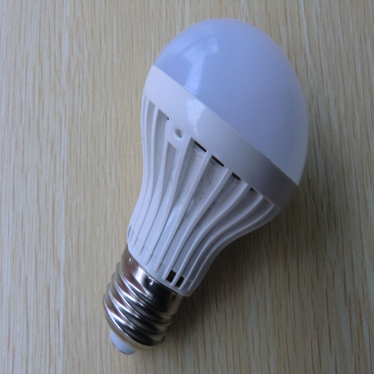 厂家直销LED塑胶球泡灯，5W恒流电源驱动E27螺口节能灯