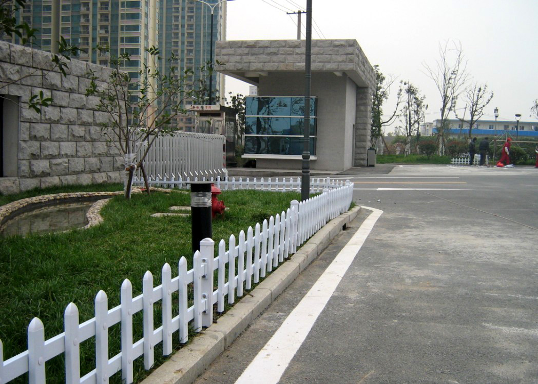 PVC草坪护栏/绿化带护栏/园艺围栏/花坛护栏/公园栅栏