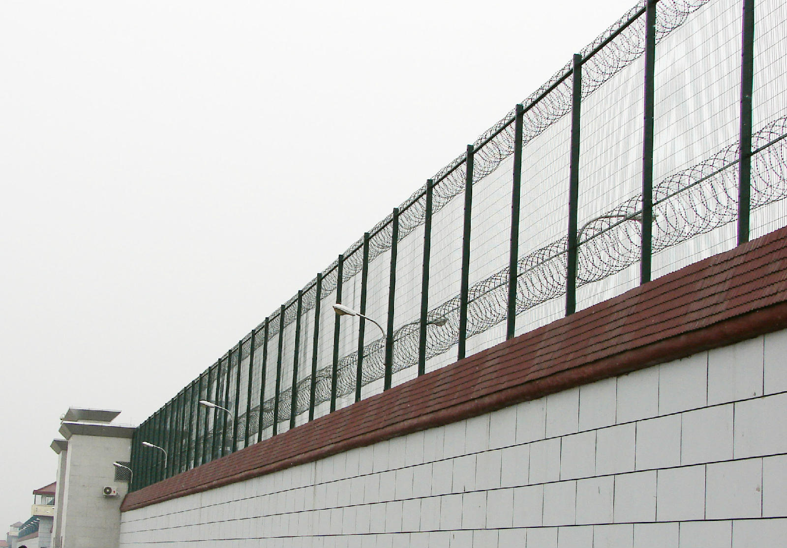 润环丝网可供监狱隔离墙质量保证