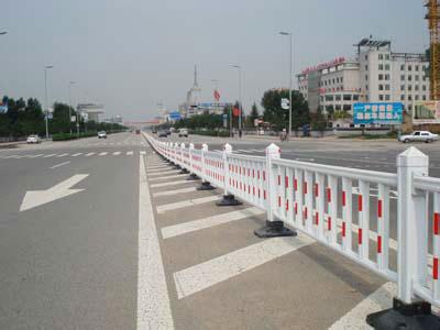 PVC道路护栏 PVC道路隔离栅 PVC围网