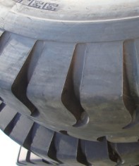 供应33.00-51工程轮胎L-5花纹轮胎
