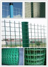 优质浸塑绿色围栏，铁丝围栏养鸡网，养殖波浪网1.8米高，30米一卷