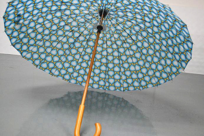 供应出口24骨木质长柄弯钩外贸伞 深圳雨伞厂家定制伞 创意雨伞