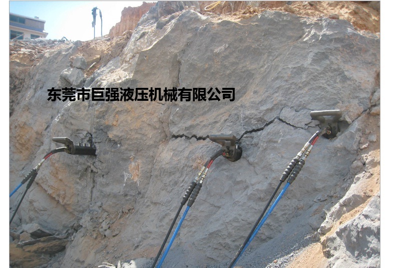 新型柱塞式液压分裂棒专为大型开采矿山设计