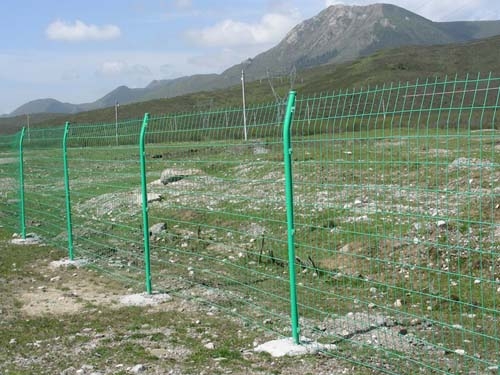 护栏网供应，养殖场护栏网，家用护栏网