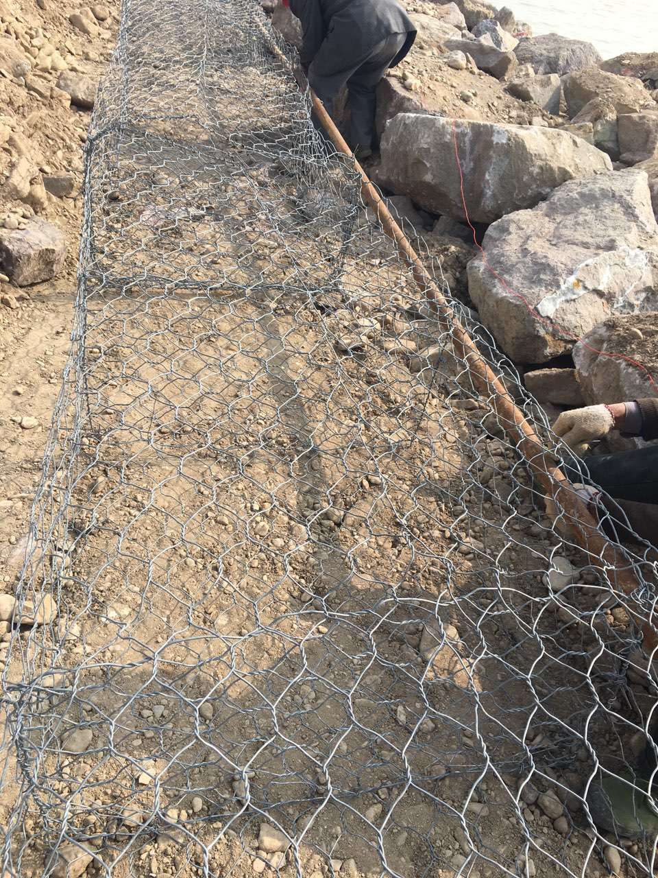 疏导水流格宾网垫，防冲蚀格宾石笼工程，河岸加固格宾石笼
