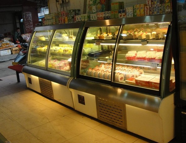 湖南长沙欧式弧形蛋糕柜，欧式风冷柜，白色前开门风冷柜，欧式豪华蛋糕柜
