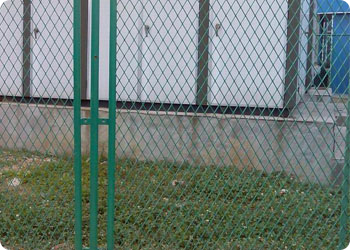 护栏网、护栏报价、安平钢板网框架护栏