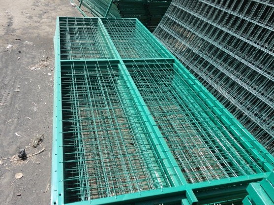 河北厂家供应优质钢丝浸塑养殖网片