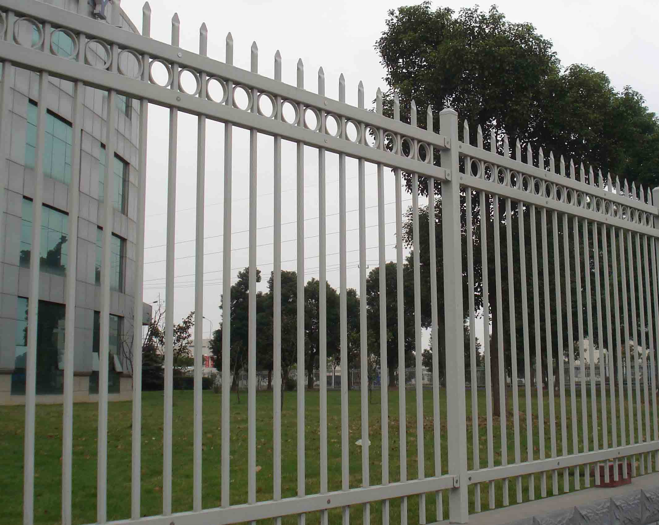 小区铸铁围栏 铁艺围墙护栏厂家较低价批发