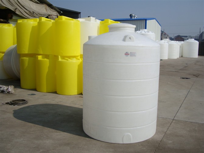2吨塑料桶，2立方水塔，2000公斤储罐