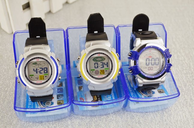 成强8813银壳多功能学生手表 开学期学生时尚礼品 手表批发生产工厂