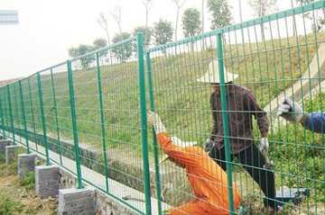 铁丝网围栏，公路PVC铁丝网围栏，公路PVC铁丝网围栏厂家