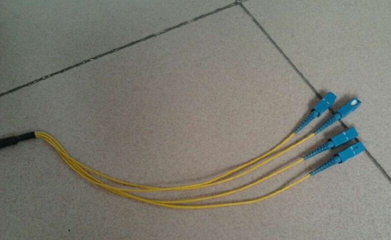 青岛万兆光纤跳线销售防水光缆分支光缆广电偏平光缆生产