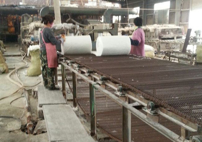 上海宝钢管道设备外部保温隔热材料用抗拉耐压陶瓷纤维针刺甩丝棉毯！