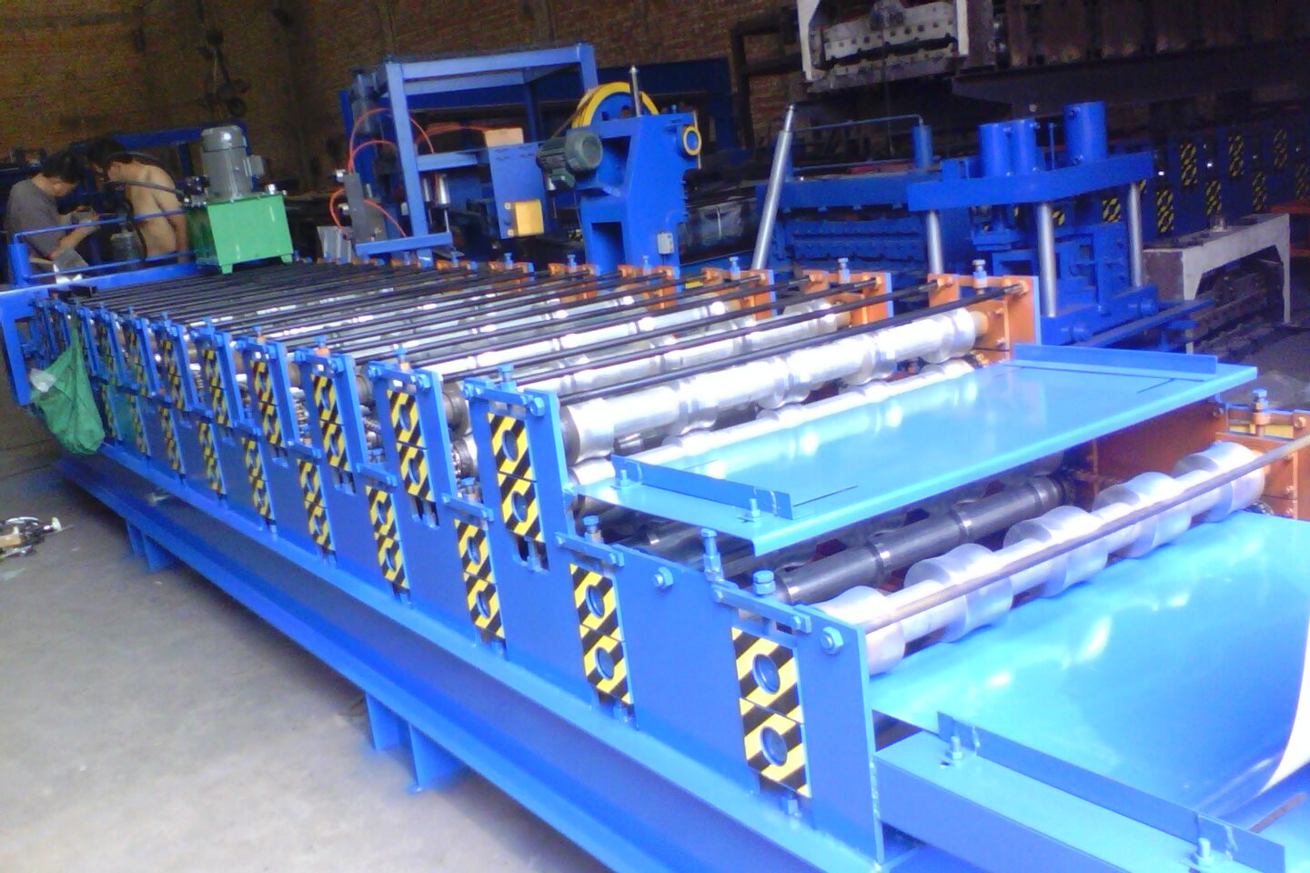 彩钢加宽840-900型压板机的价格一机多用成型机的生产厂家